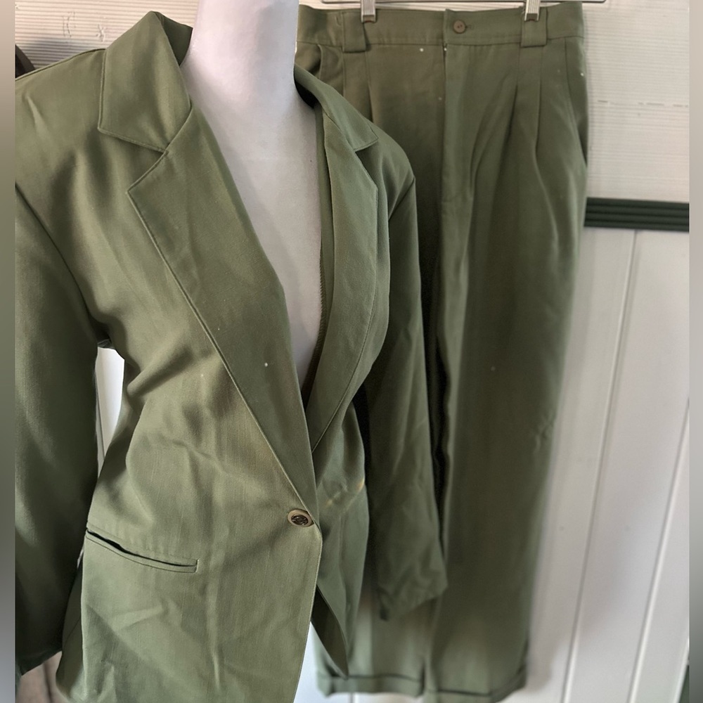 Vintage Bobbie Brooks pantsuit, jacket set. Sage green. Size 8/10